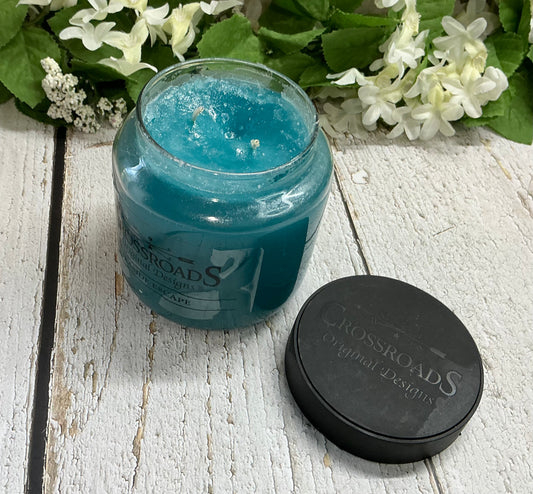 Crossroads Candle Seaside Escape 16 oz Burn time of 80-100 Hrs Green