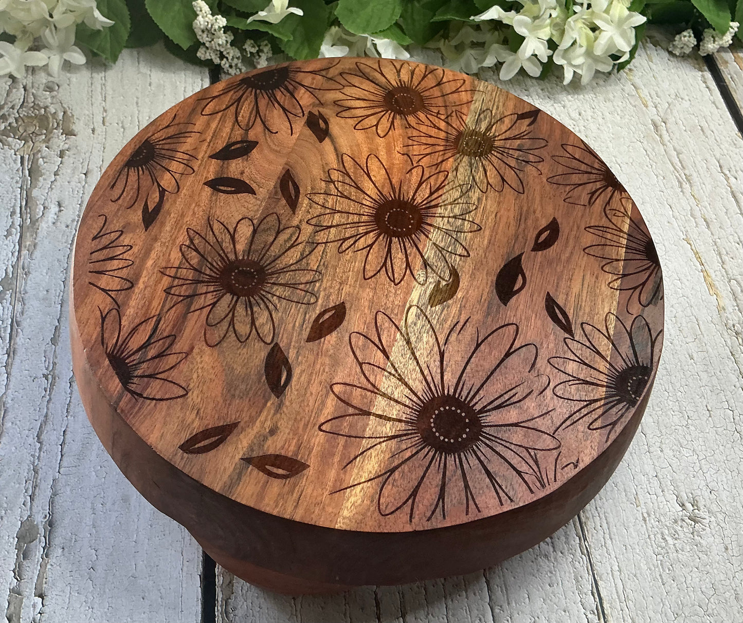Wood Raised Stand – Flowers Engraved